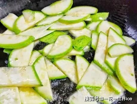 吃角瓜排黑便么,吃角瓜后为何会出现黑便？揭秘原因及应对方法